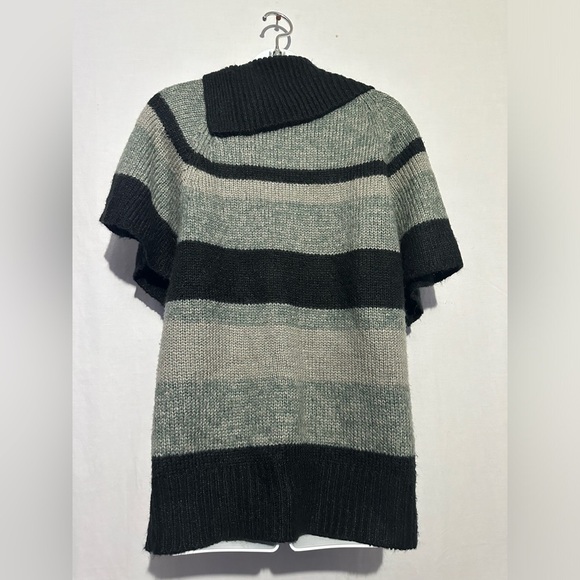Women's Striped open sleeve knit sweater, size L - Picture 2 of 3